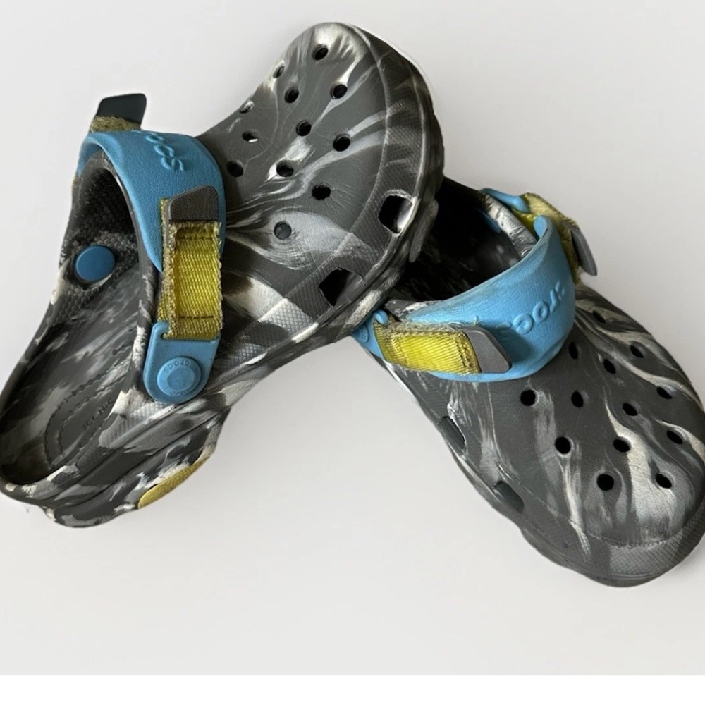 Crocs Child Size 2 Gray Marble Swirl Clogs Shoes Blue/Yellow Accents Tie Dye